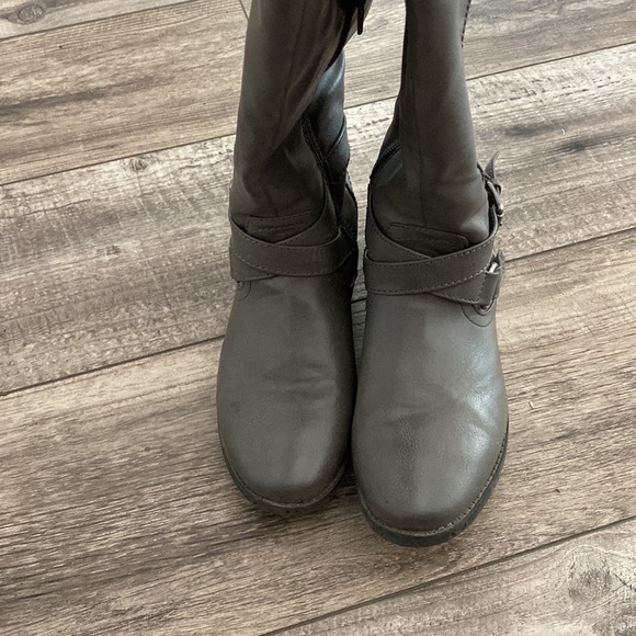 TALL GREY BOOTS - Picture 3 of 8